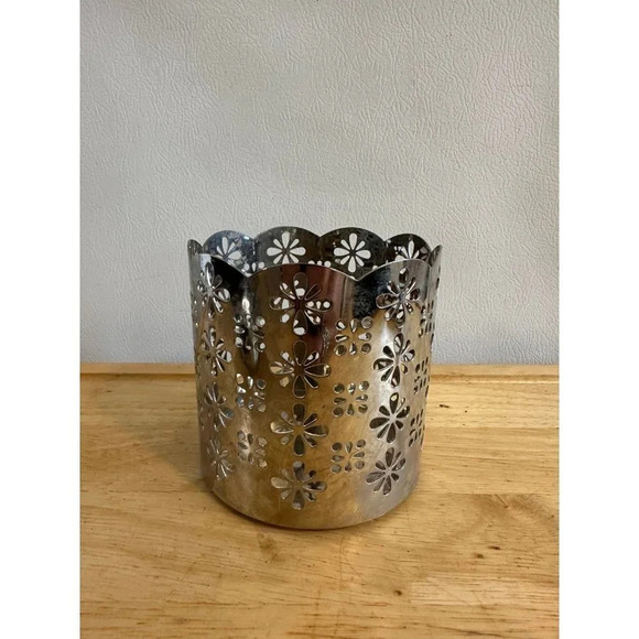 Metal Floral Candle Holder - Picture 1 of 7